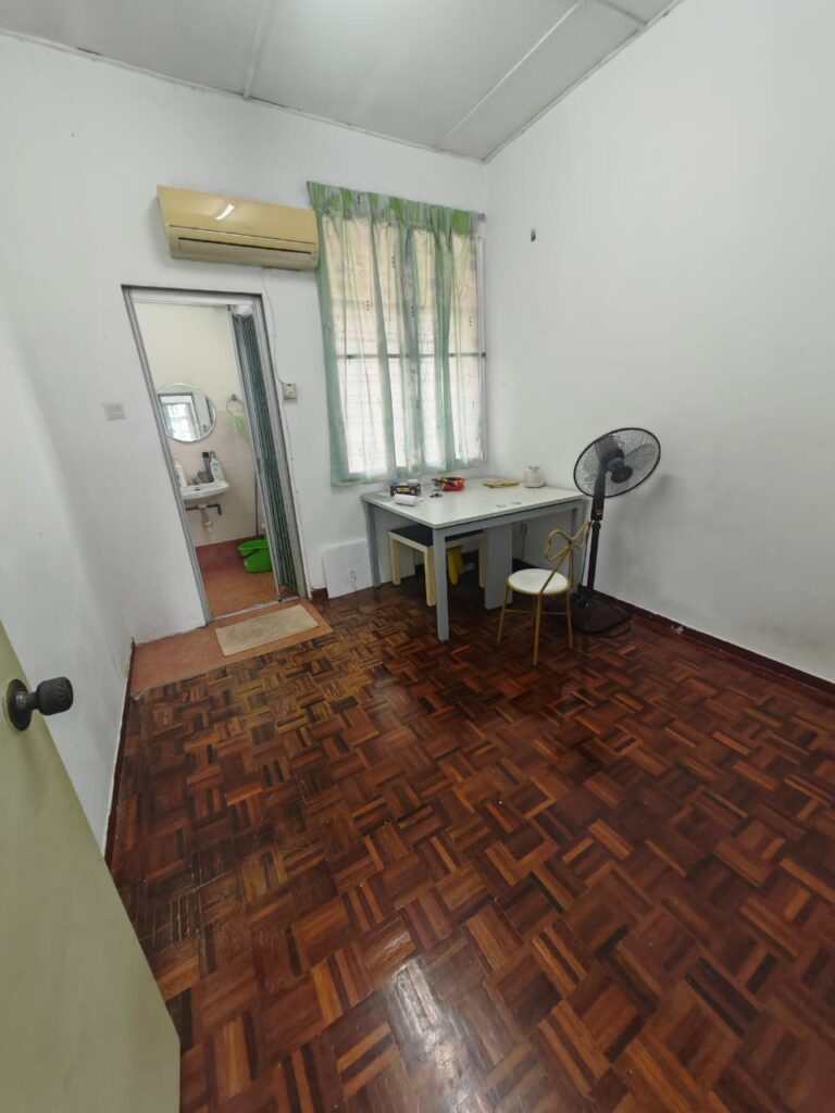 Below market price 2 storey terrace house for sale in Bandar Mahkota Cheras. Asking price: RM 550,000 (negotiable).