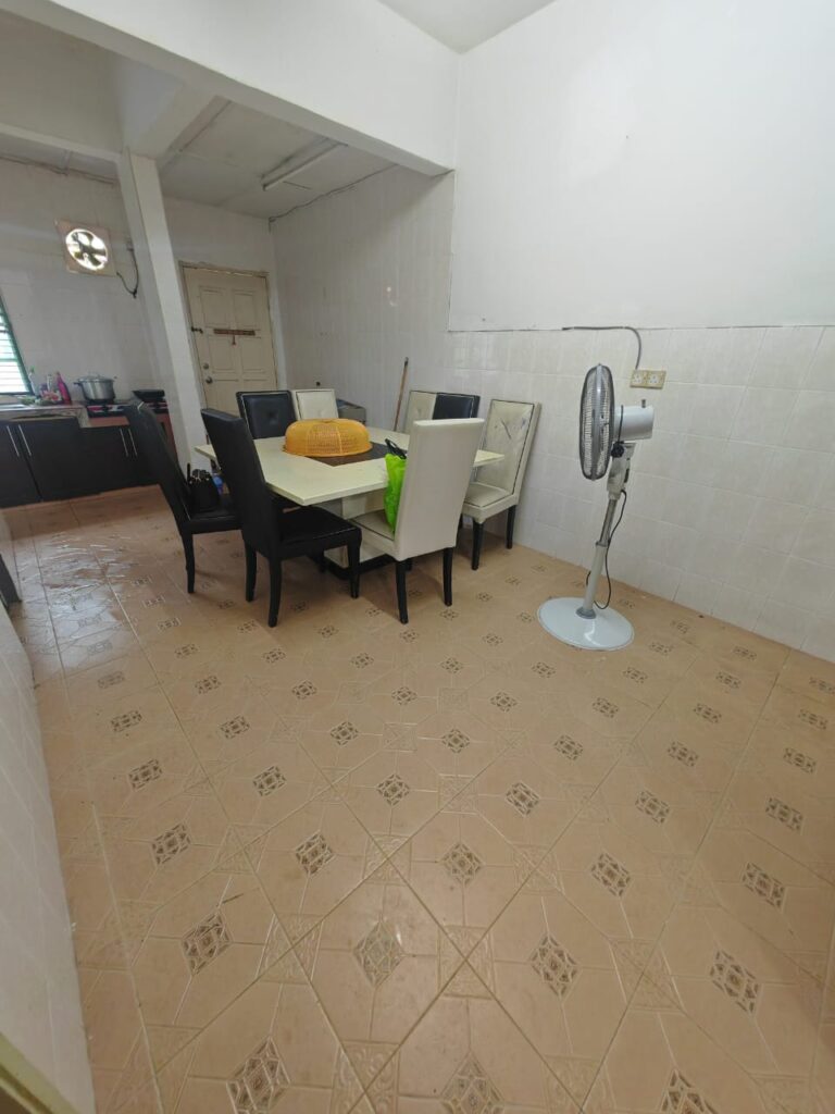 Below market price 2 storey terrace house for sale in Bandar Mahkota Cheras. Asking price: RM 550,000 (negotiable).