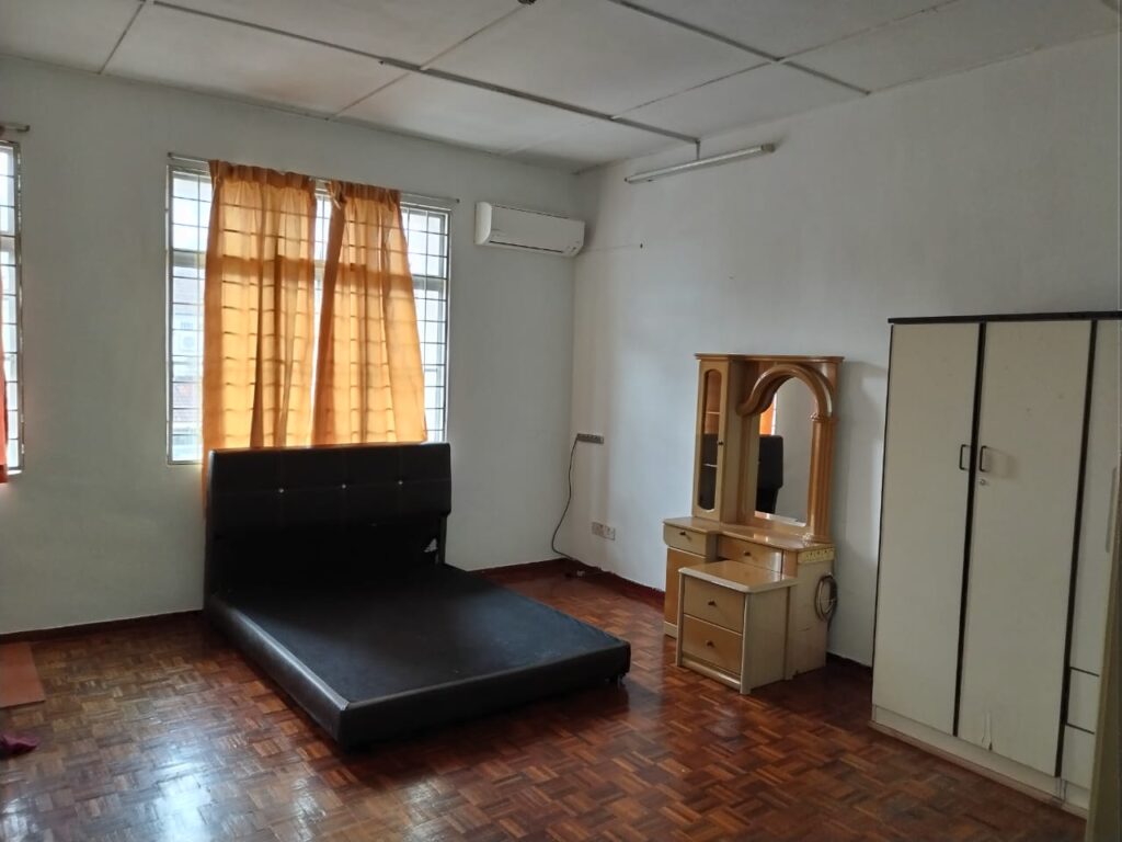 Below market price 2 storey terrace house for sale in Bandar Mahkota Cheras. Asking price: RM 550,000 (negotiable).