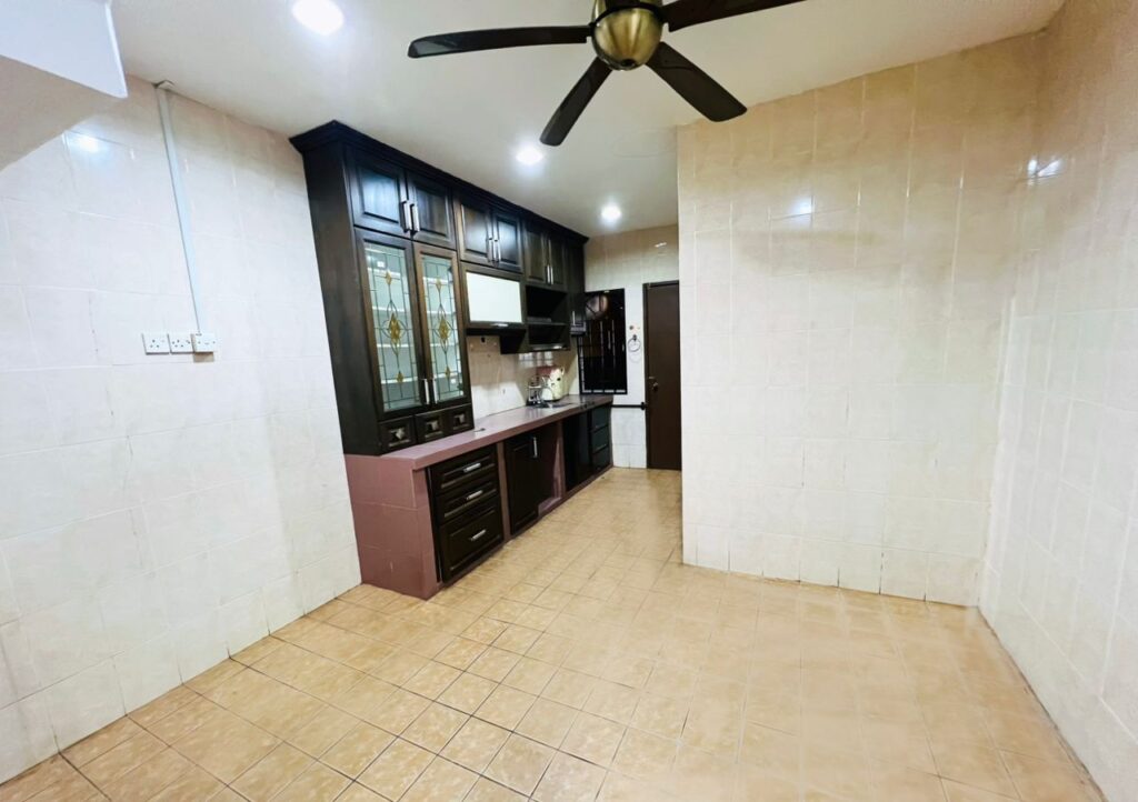 Fully Renovated 2-Storey House (20×65) @ Taman Pinggiran Saujana, Kajang. Asking price: RM 570K (nego)