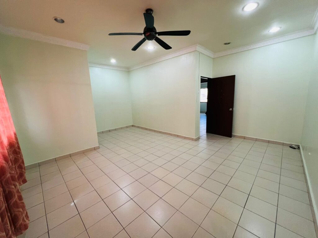 Fully Renovated 2-Storey House (20×65) @ Taman Pinggiran Saujana, Kajang. Asking price: RM 570K (nego)