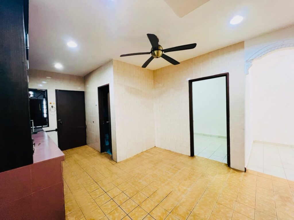 Fully Renovated 2-Storey House (20×65) @ Taman Pinggiran Saujana, Kajang. Asking price: RM 570K (nego)