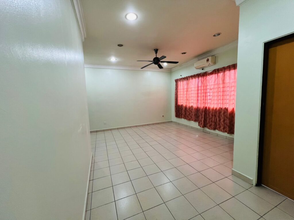 Fully Renovated 2-Storey House (20×65) @ Taman Pinggiran Saujana, Kajang. Asking price: RM 570K (nego)