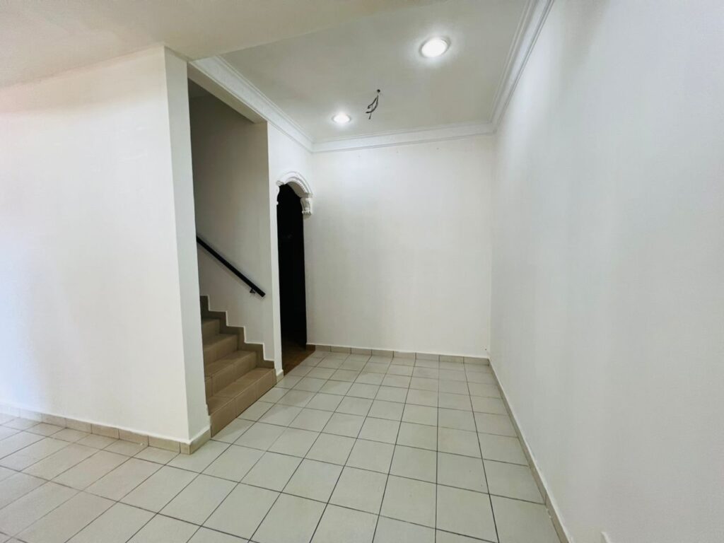 Fully Renovated 2-Storey House (20×65) @ Taman Pinggiran Saujana, Kajang. Asking price: RM 570K (nego)