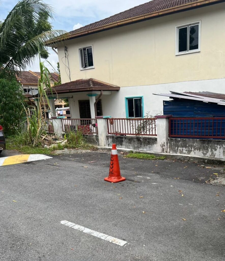 Fully Renovated 2-Storey House (20×65) @ Taman Pinggiran Saujana, Kajang. Asking price: RM 570K (nego)