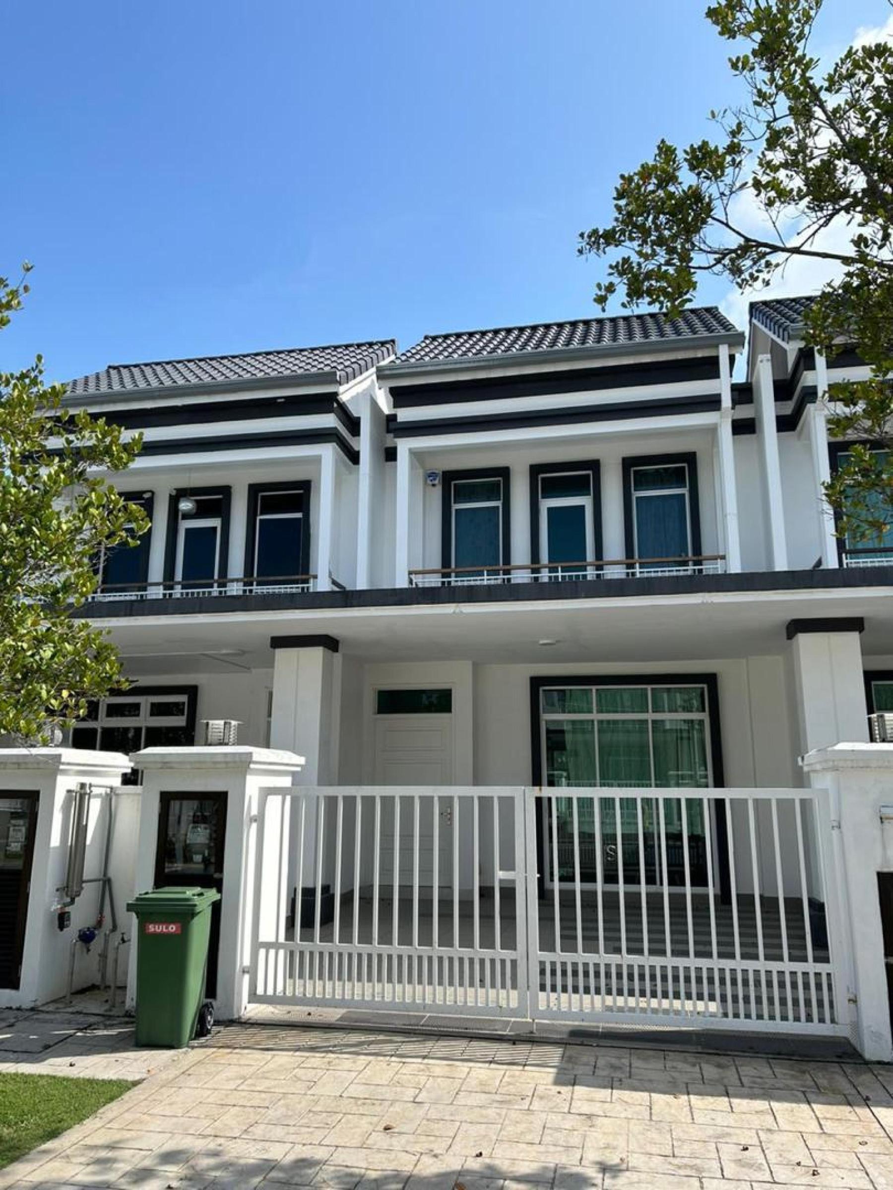 Well maintained, original 2-storey house (20×70) at Merrydale Eco Majestic for sale. Asking price: RM 650K (negotiable)