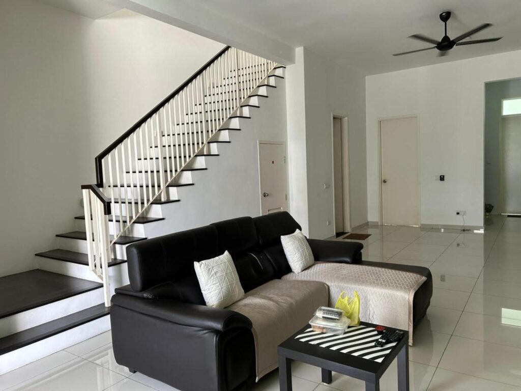 Well maintained, original 2-storey house (20×70) at Merrydale Eco Majestic for sale. Asking price: RM 650K (negotiable)