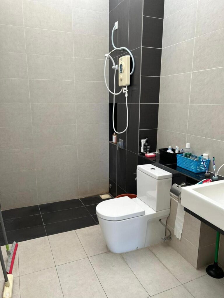 Well maintained, original 2-storey house (20×70) at Merrydale Eco Majestic for sale. Asking price: RM 650K (negotiable)