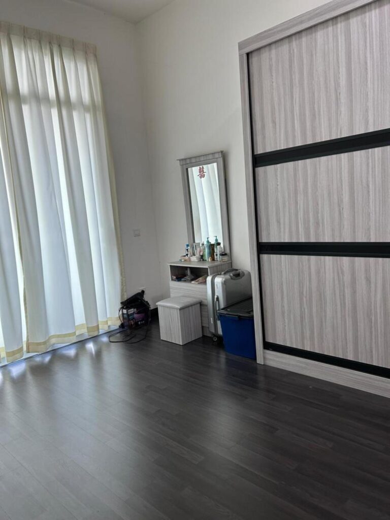 Well maintained, original 2-storey house (20×70) at Merrydale Eco Majestic for sale. Asking price: RM 650K (negotiable)