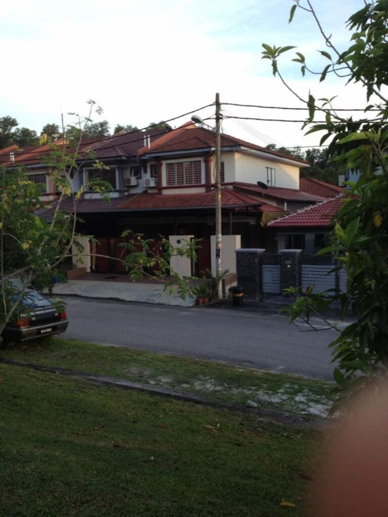 Fully renovated 2 storey terrace house (20×70) in Taman Prima Saujana, Kajang for sale. Asking price: RM 870,000