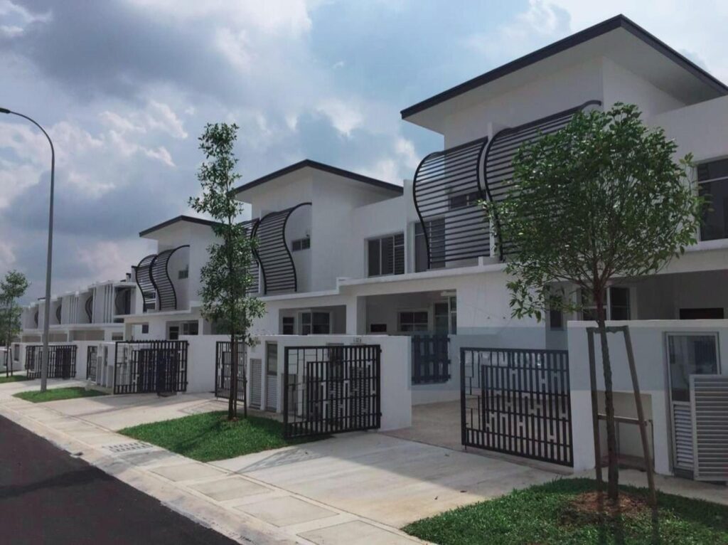 Below market price 2 storey house (22×75) in Setia Ecohill 1, Semenyih for sale. Asking price: RM 620,000.