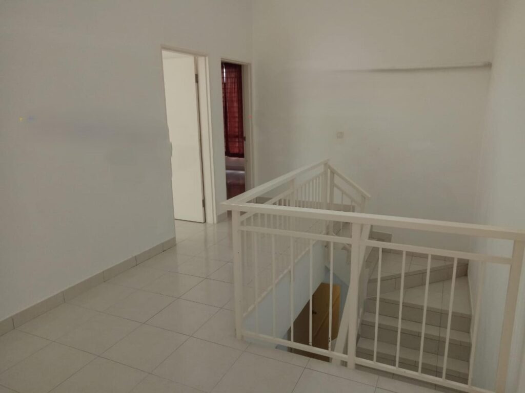 Below market price 2 storey house (22×75) in Setia Ecohill 1, Semenyih for sale. Asking price: RM 620,000.