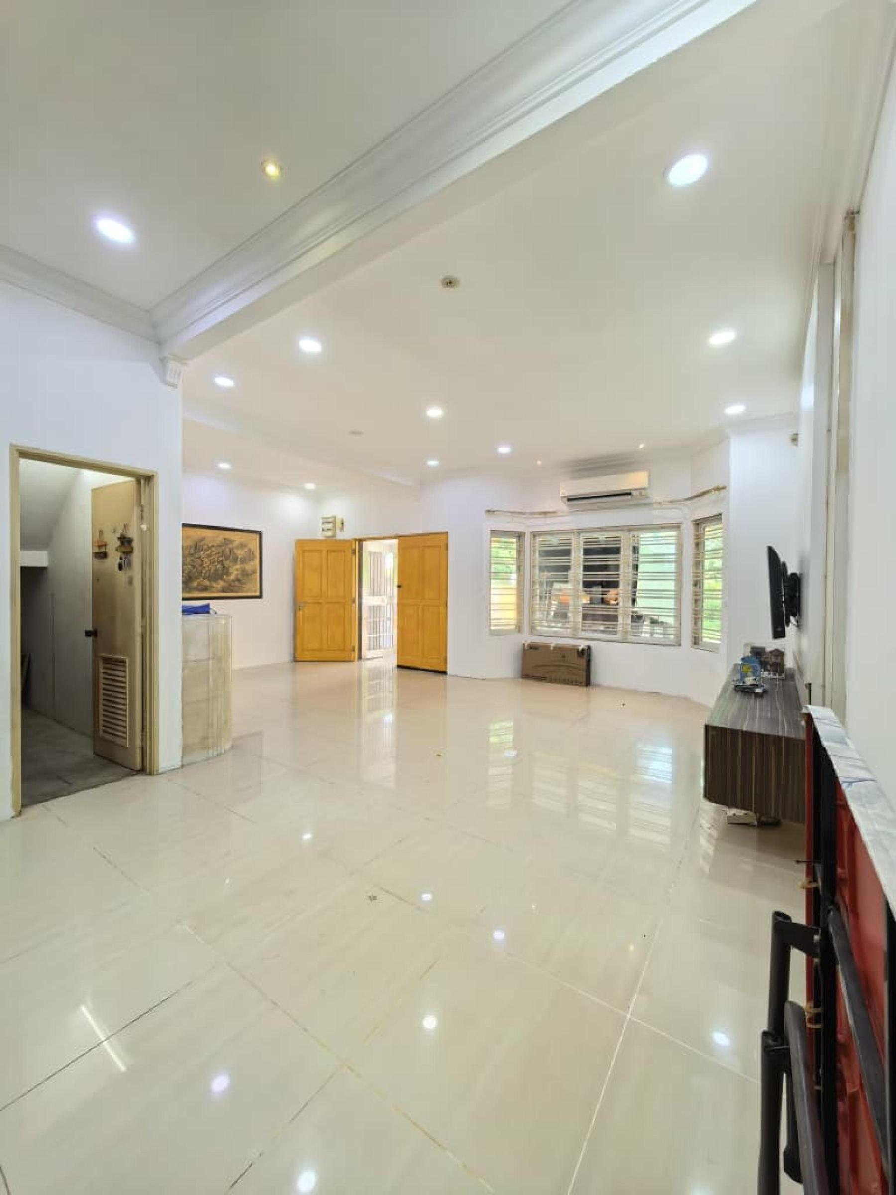 Super linked property (24×70) with well-maintained condition in Bandar Damai Perdana Cheras. Asking price: RM 1,200,000 (negotiable).