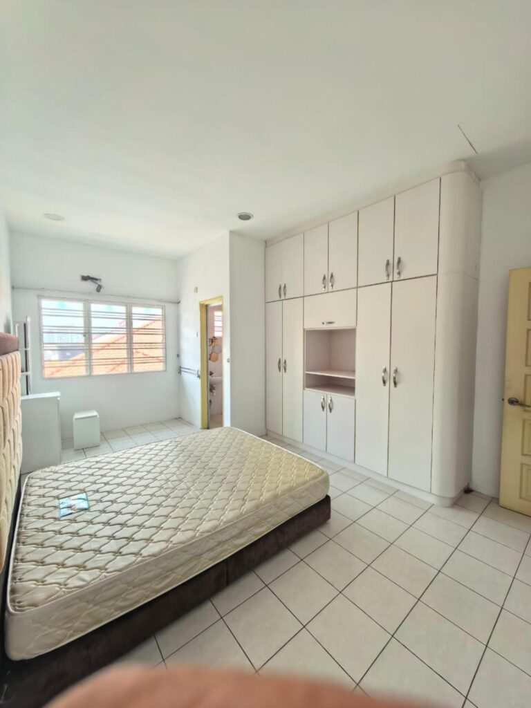 Super linked property (24×70) with well-maintained condition in Bandar Damai Perdana Cheras. Asking price: RM 1,200,000 (negotiable).