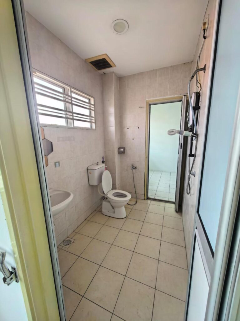 Super linked property (24×70) with well-maintained condition in Bandar Damai Perdana Cheras. Asking price: RM 1,200,000 (negotiable).