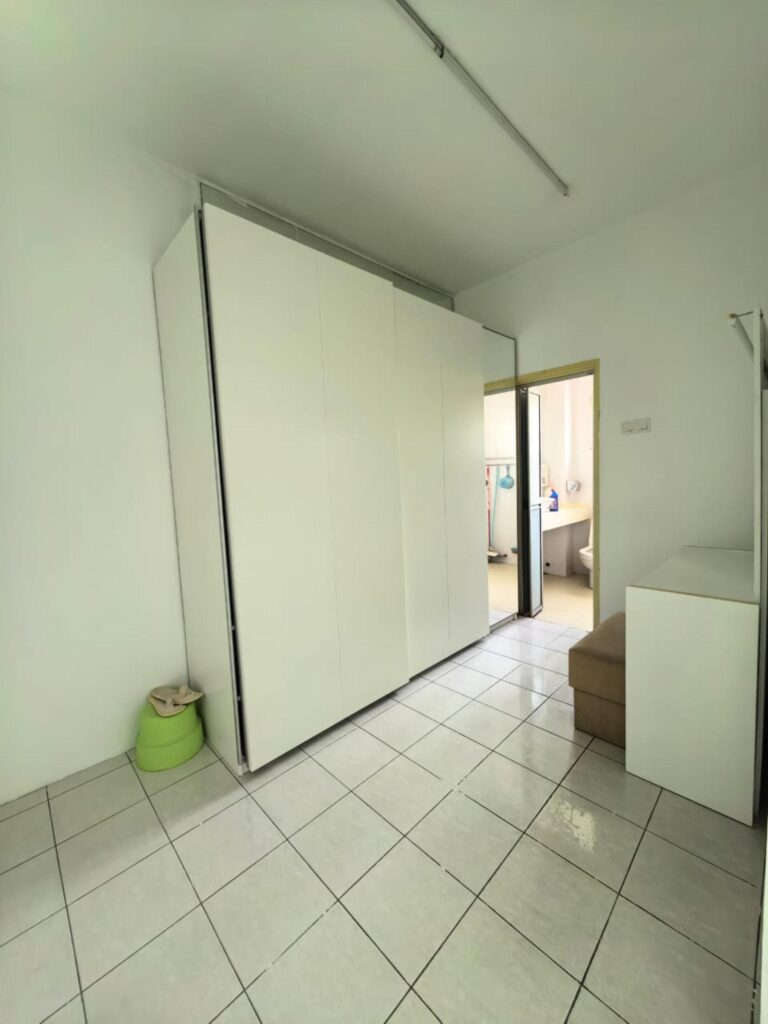 Super linked property (24×70) with well-maintained condition in Bandar Damai Perdana Cheras. Asking price: RM 1,200,000 (negotiable).