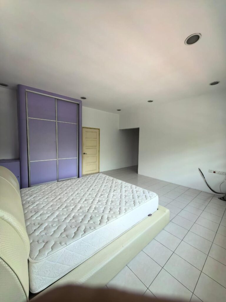 Super linked property (24×70) with well-maintained condition in Bandar Damai Perdana Cheras. Asking price: RM 1,200,000 (negotiable).