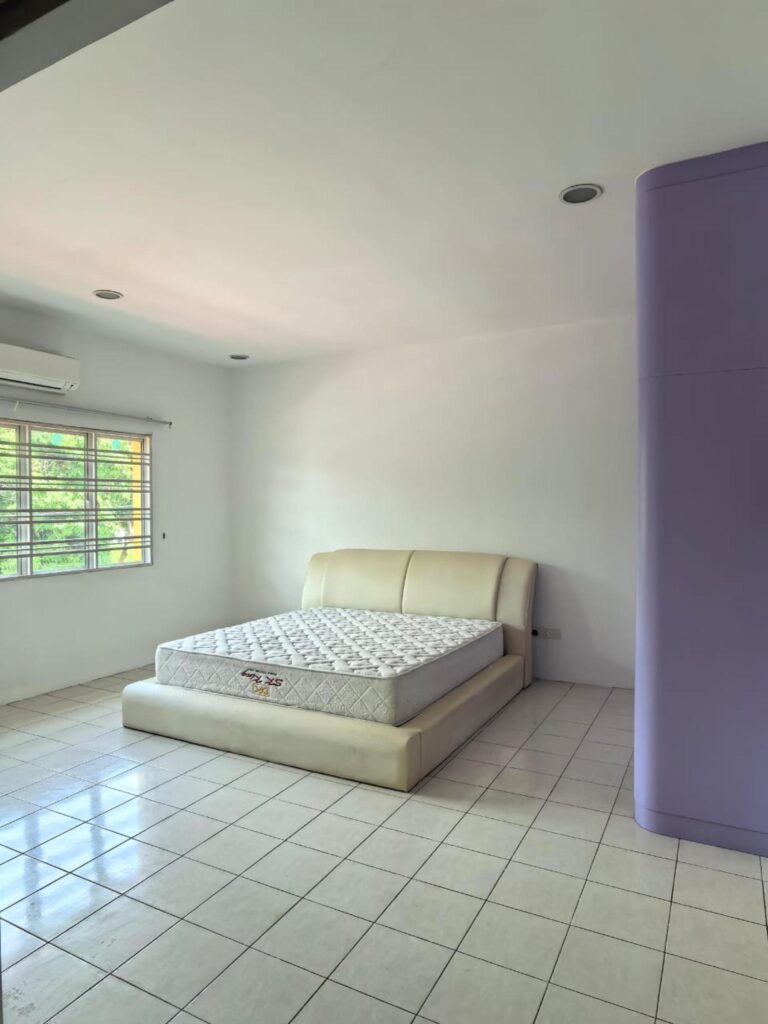 Super linked property (24×70) with well-maintained condition in Bandar Damai Perdana Cheras. Asking price: RM 1,200,000 (negotiable).