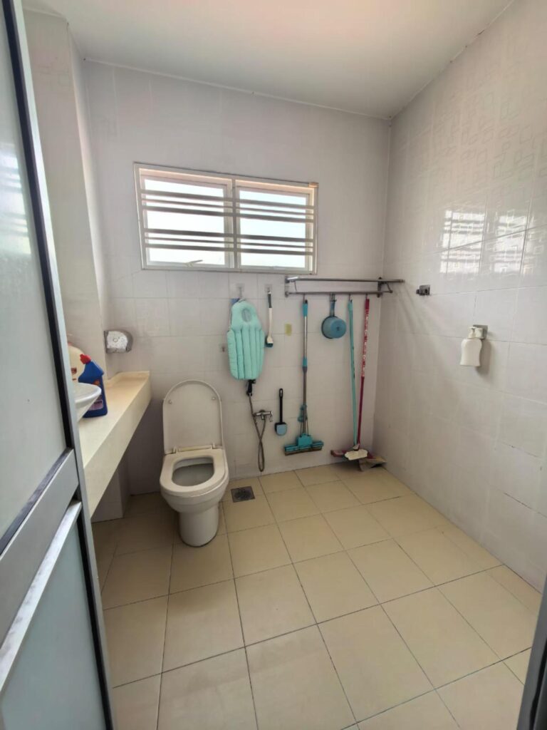 Super linked property (24×70) with well-maintained condition in Bandar Damai Perdana Cheras. Asking price: RM 1,200,000 (negotiable).