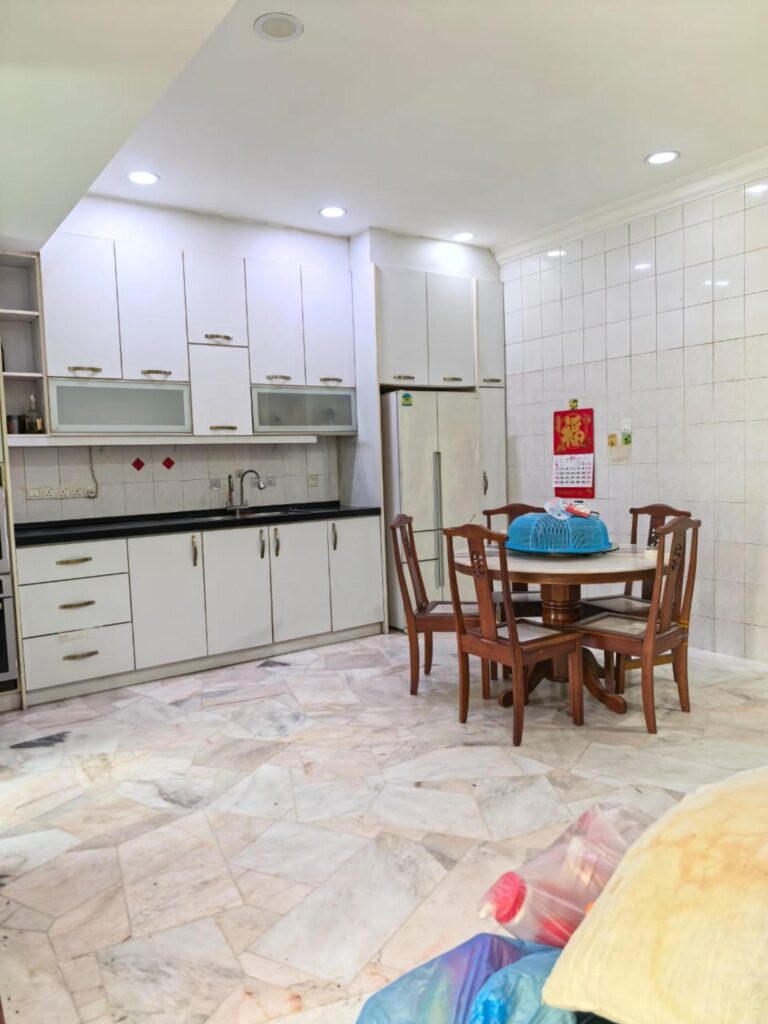 Super linked property (24×70) with well-maintained condition in Bandar Damai Perdana Cheras. Asking price: RM 1,200,000 (negotiable).