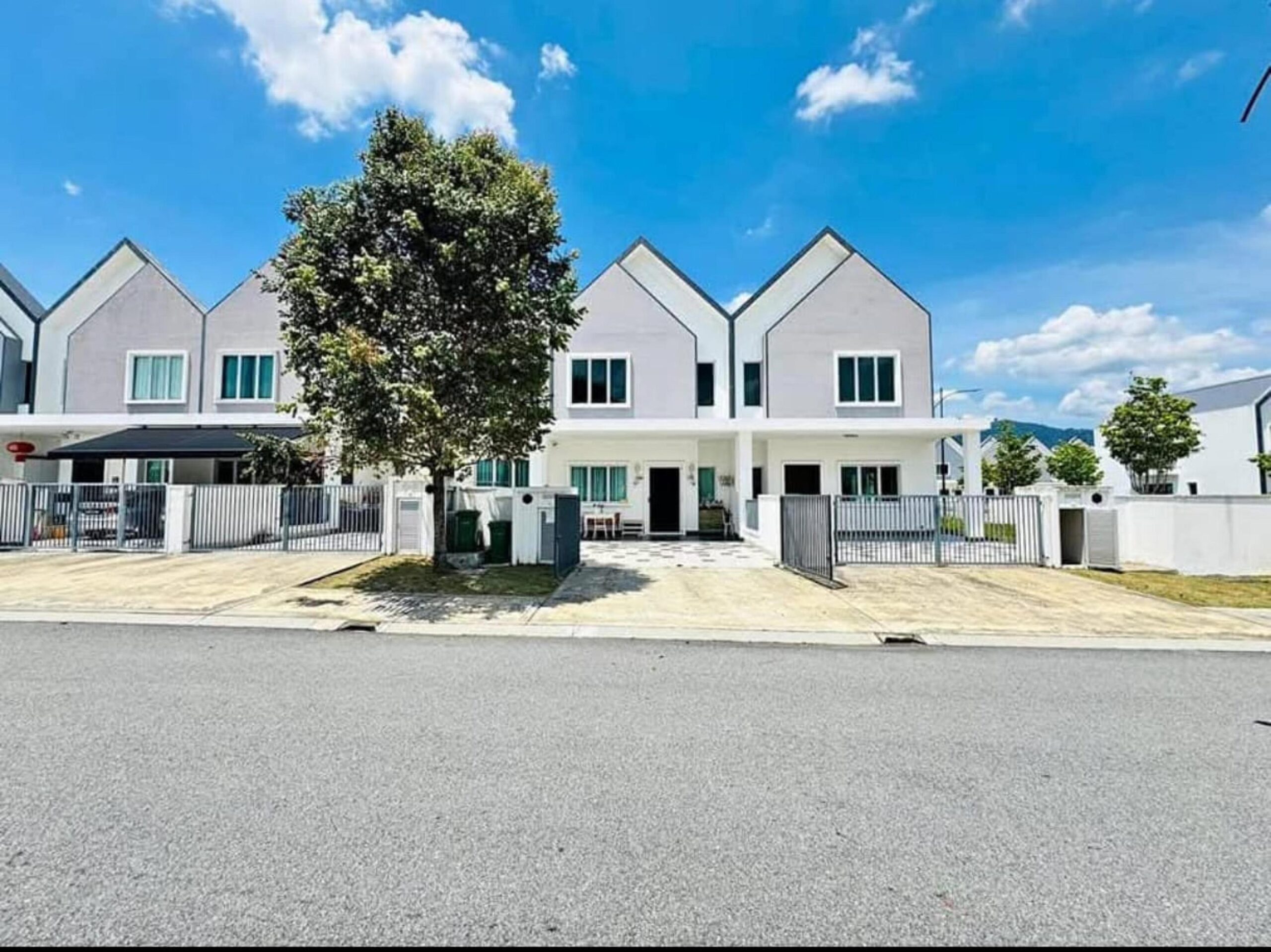 Move in condition 2 storey terrace unit (22×70) at Eco Forest. Asking price: RM 860,000 (negotiable)