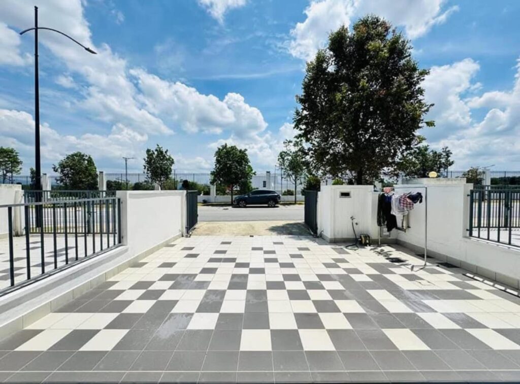 Move in condition 2 storey terrace unit (22×70) at Eco Forest. Asking price: RM 860,000 (negotiable)
