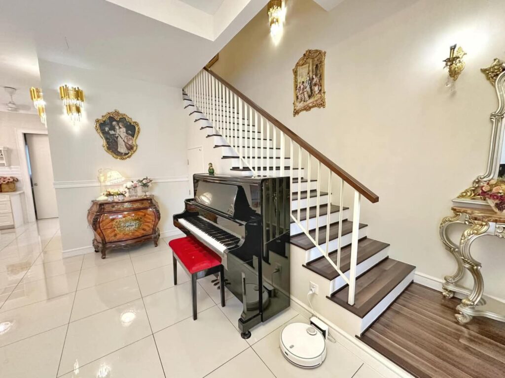 Move in condition 2 storey terrace unit (22×70) at Eco Forest. Asking price: RM 860,000 (negotiable)
