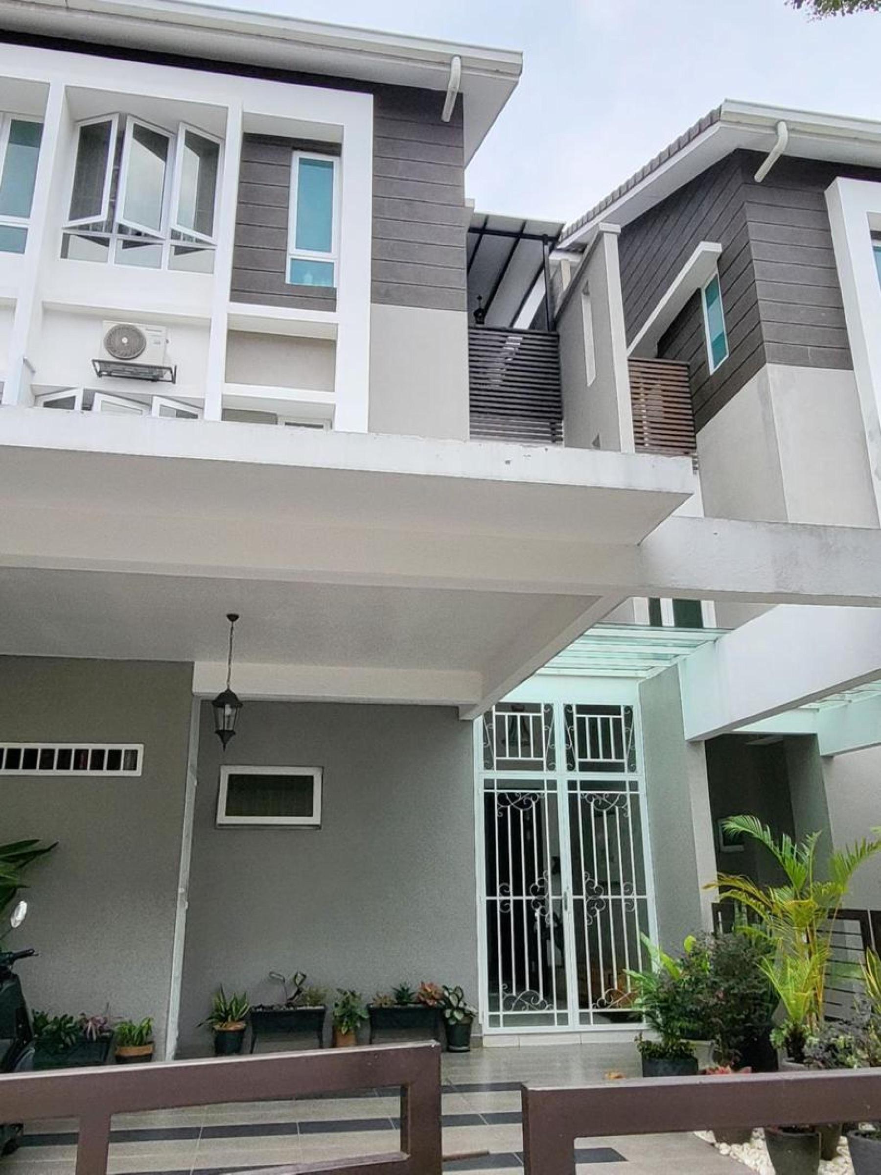 Fully furnished 3-storey terrace house (22×75) for sale in Jalan Semenyih Bandar Rinching. Asking price: RM 840,000