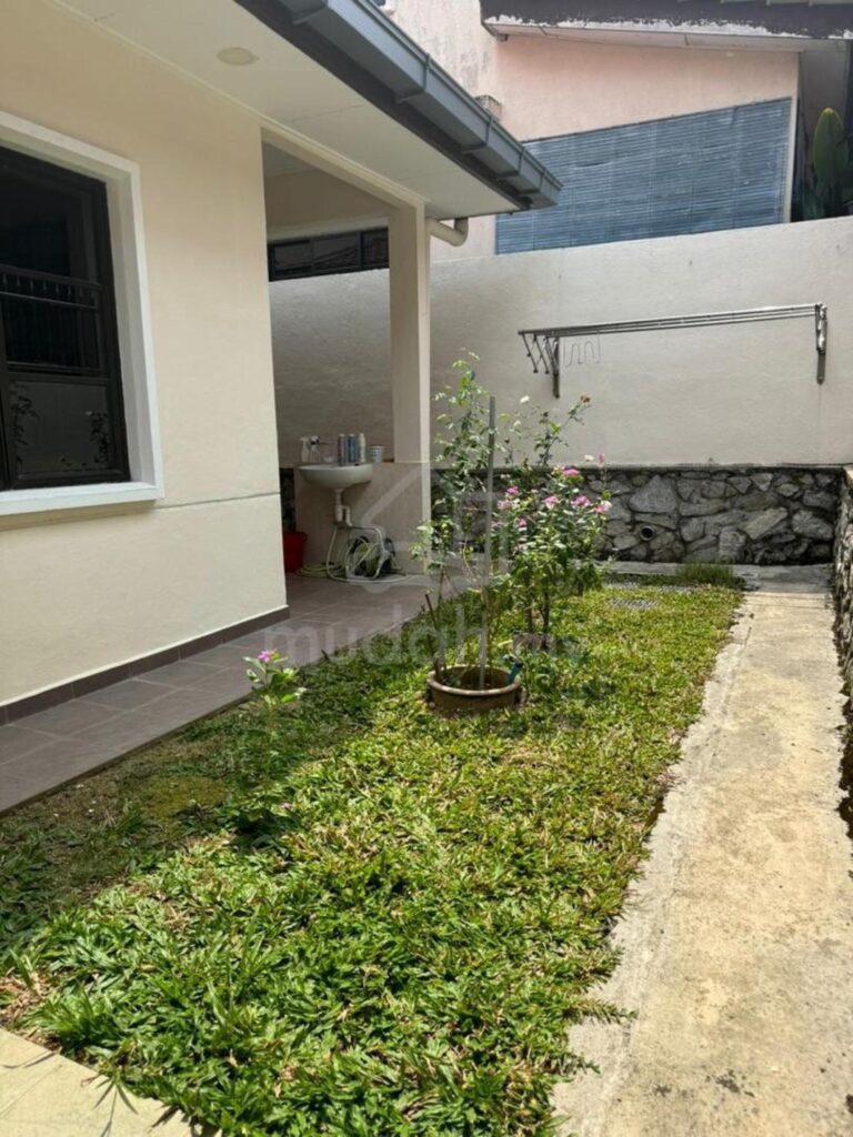Fully renovated & furnished 2-storey semi-d (40×80) at Bandar Sunway Semenyih for sale. Asking price: RM 900,000 (nego).