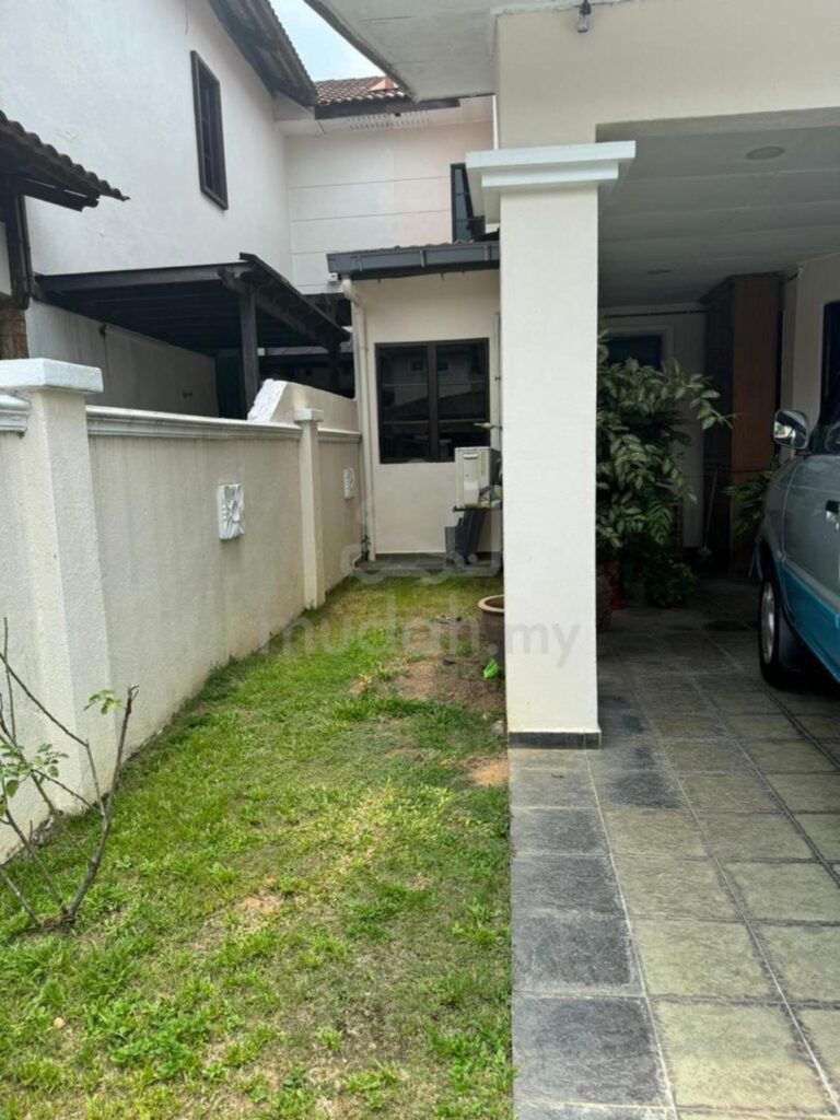 Fully renovated & furnished 2-storey semi-d (40×80) at Bandar Sunway Semenyih for sale. Asking price: RM 900,000 (nego).