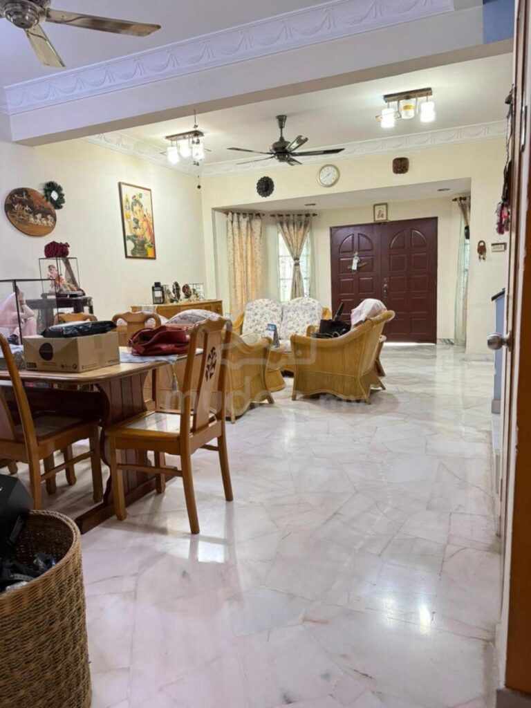Fully renovated & furnished 2-storey semi-d (40×80) at Bandar Sunway Semenyih for sale. Asking price: RM 900,000 (nego).