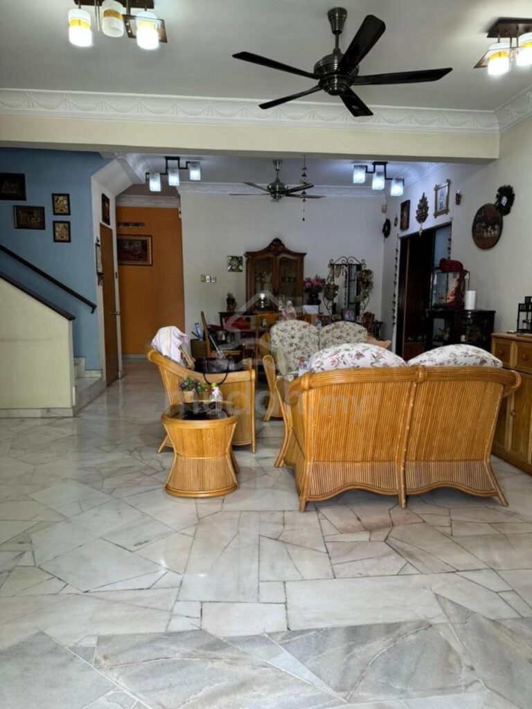 Fully renovated & furnished 2-storey semi-d (40×80) at Bandar Sunway Semenyih for sale. Asking price: RM 900,000 (nego).