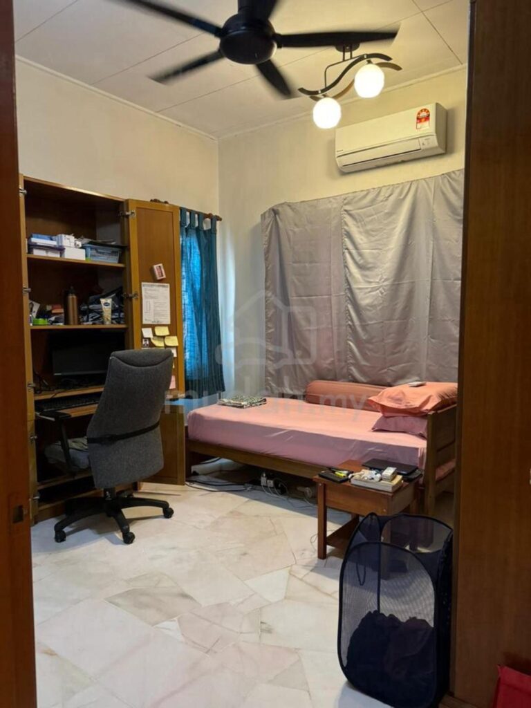 Fully renovated & furnished 2-storey semi-d (40×80) at Bandar Sunway Semenyih for sale. Asking price: RM 900,000 (nego).