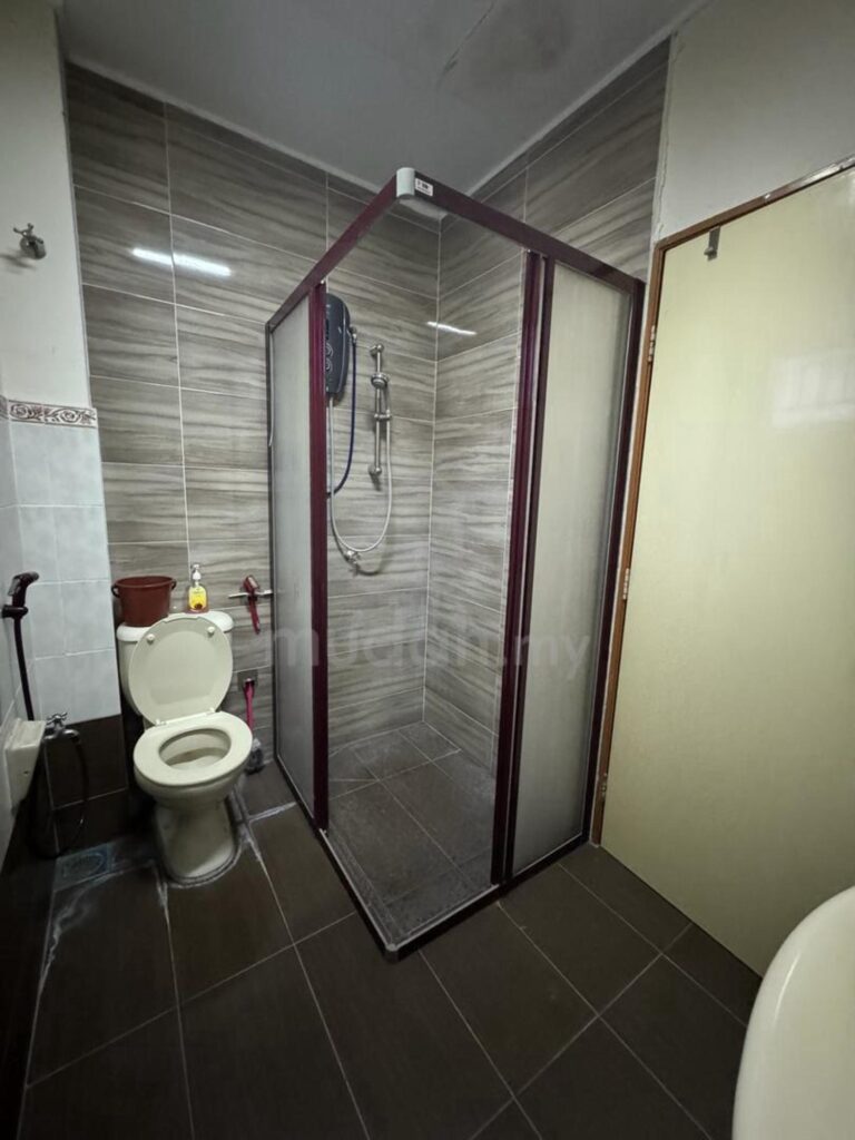 Fully renovated & furnished 2-storey semi-d (40×80) at Bandar Sunway Semenyih for sale. Asking price: RM 900,000 (nego).