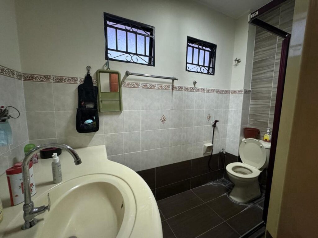 Fully renovated & furnished 2-storey semi-d (40×80) at Bandar Sunway Semenyih for sale. Asking price: RM 900,000 (nego).