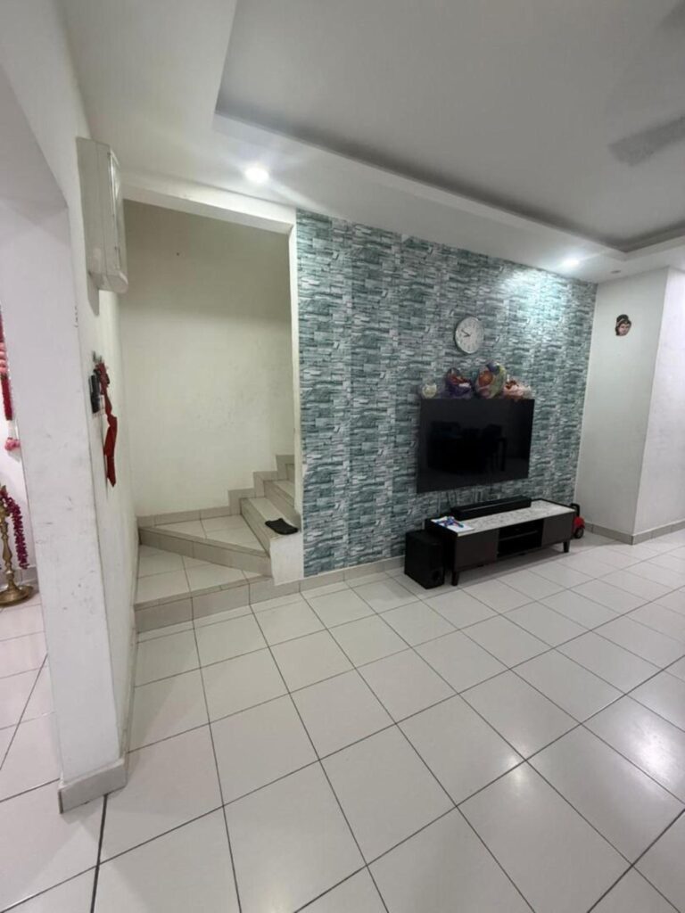Fully extended 2-storey terrace house at Bandar Rinching Semenyih (18×60) for sale. Asking price: RM 398,000