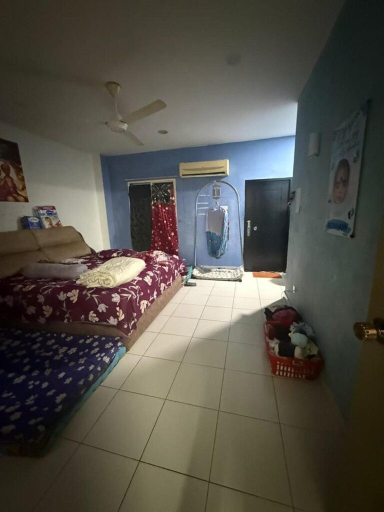 Fully extended 2-storey terrace house at Bandar Rinching Semenyih (18×60) for sale. Asking price: RM 398,000