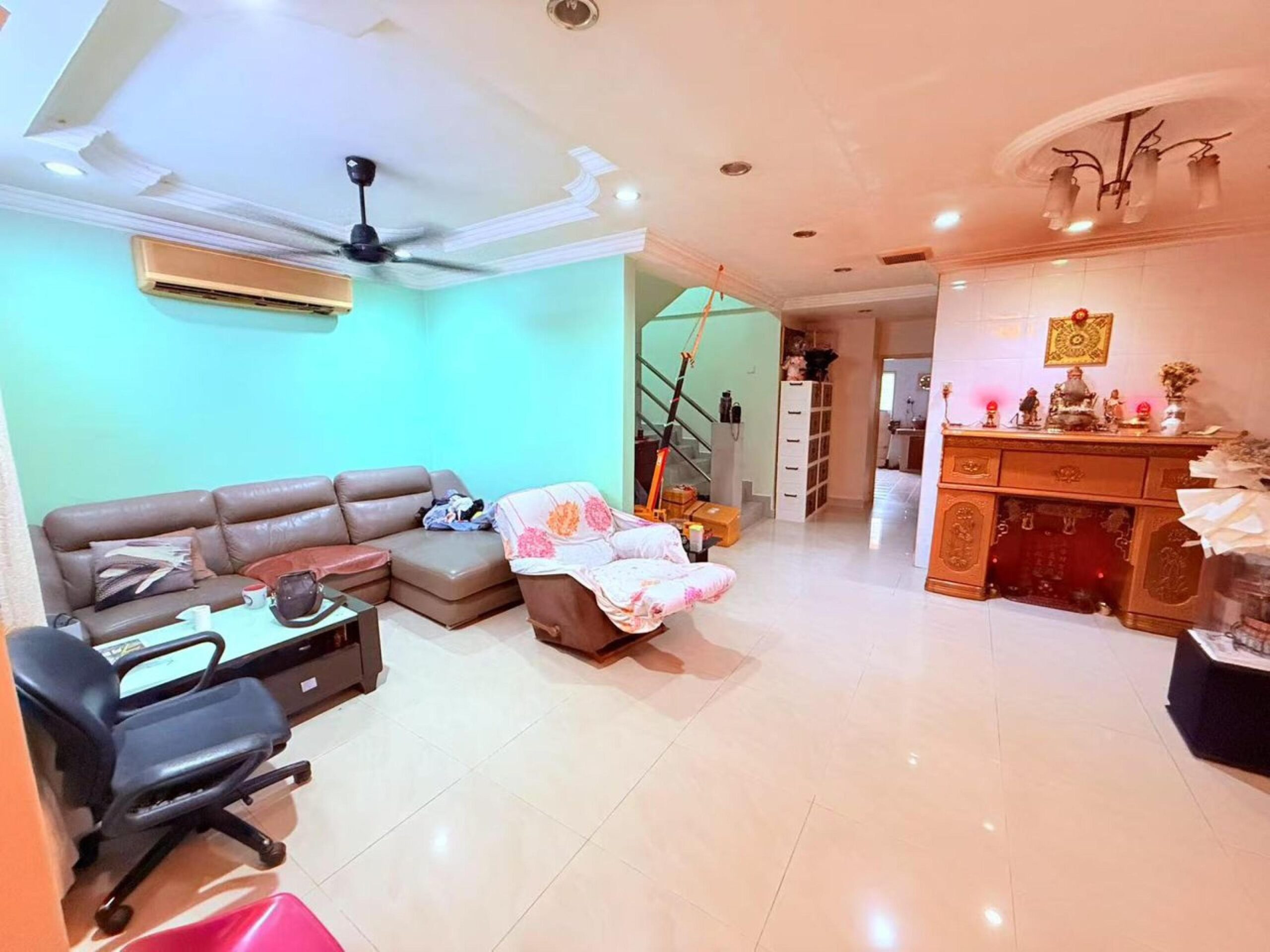 Renovated and well maintained 2-Storey house (20×65) at Taman Sinaran Balokong for sale. Asking price: RM 480,000 (nego).