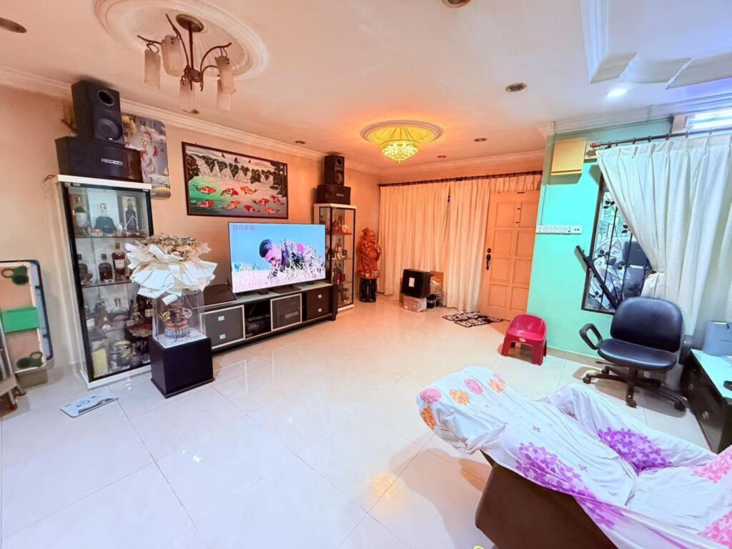 Fully renovated 2-storey house (22×70) for sales at Jalan Suakasih Bandar Tun Hussien Onn Cheras. Asking price: RM 730,000 (nego).