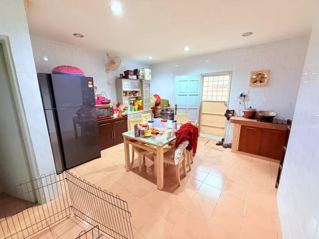 Fully renovated 2-storey house (22×70) for sales at Jalan Suakasih Bandar Tun Hussien Onn Cheras. Asking price: RM 730,000 (nego).