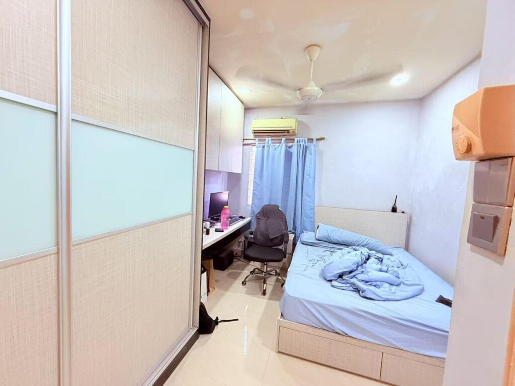 Renovated and well maintained 2-Storey house (20×65) at Taman Sinaran Balokong for sale. Asking price: RM 480,000 (nego).
