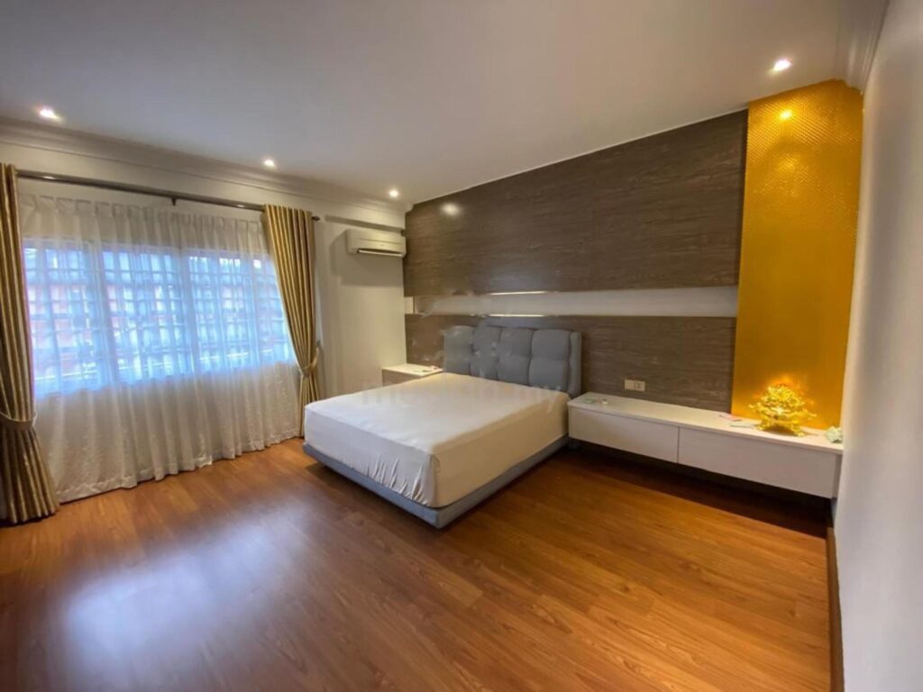 Renovated and furnished 2-storey end-lot house (2175 ft2) for sale. Asking price: RM 1.48Mil.
