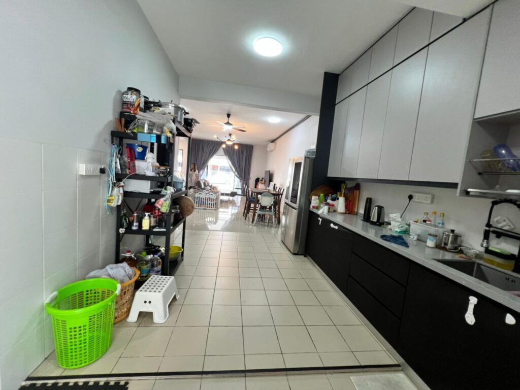 Kajang East 22′ x 80′ | 4 Bed 4 Bath | Move-In Ready | Fully Maintained | RM830K Negotiable