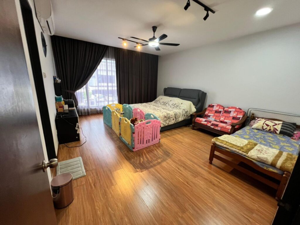 Kajang East 22′ x 80′ | 4 Bed 4 Bath | Move-In Ready | Fully Maintained | RM830K Negotiable