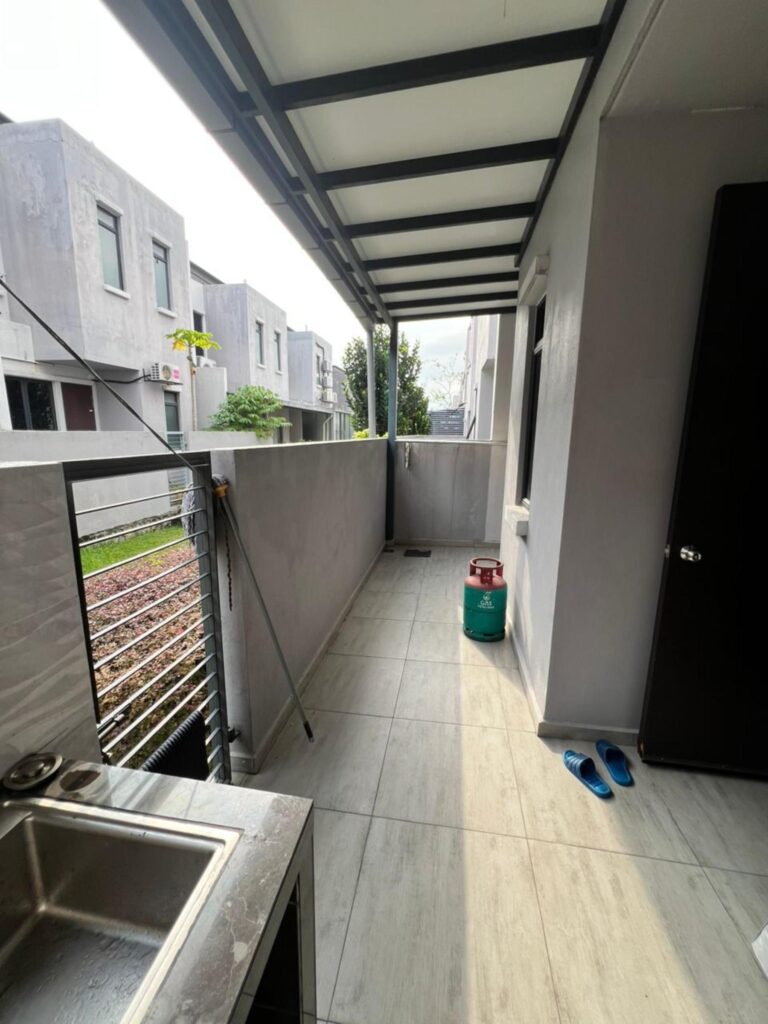Kajang East 22′ x 80′ | 4 Bed 4 Bath | Move-In Ready | Fully Maintained | RM830K Negotiable