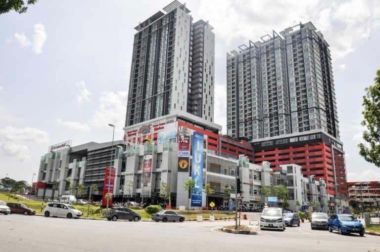 Fully furnished, move-in ready | De Centrum Residences | Price: RM 330K (nego)