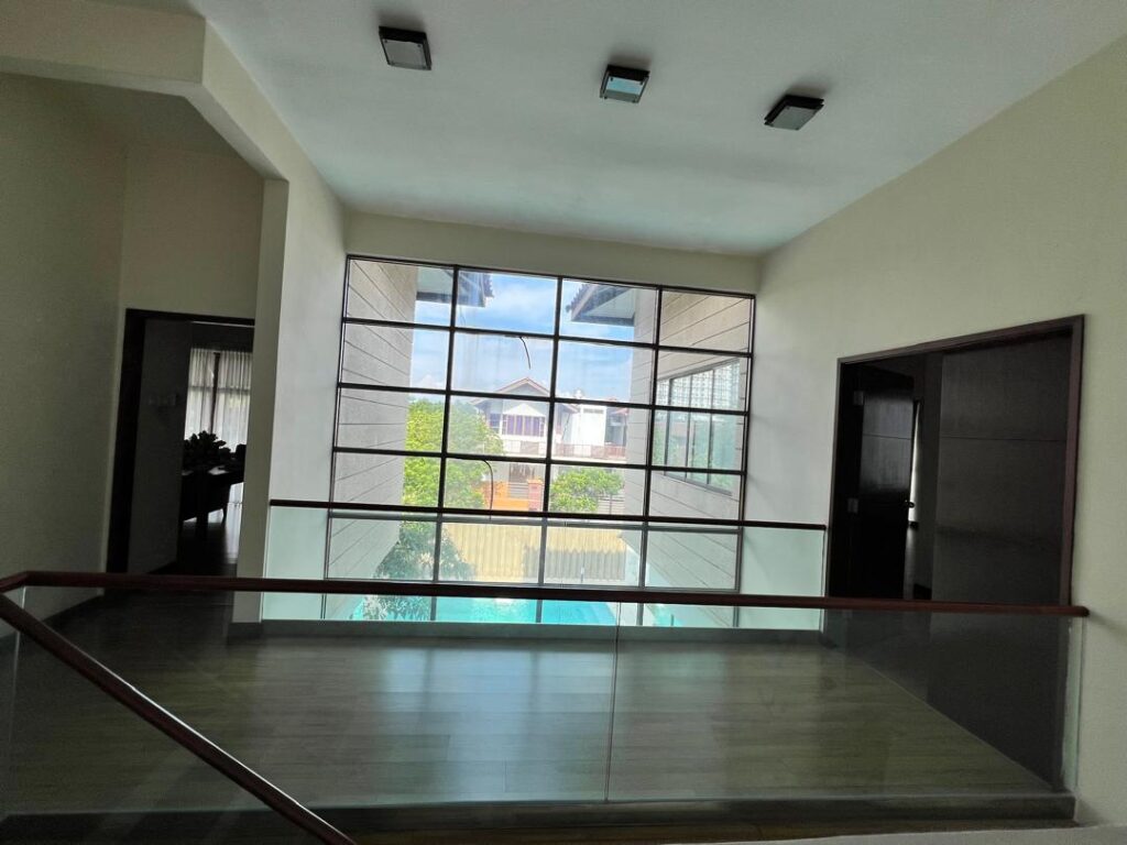 Large corner unit 2-storey bungalow at Banyan Close (11,119 ft2). Price: RM 2.7M (nego)