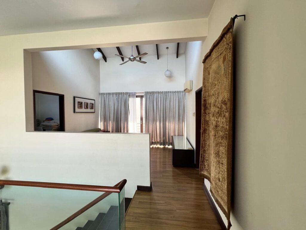 Large corner unit 2-storey bungalow at Banyan Close (11,119 ft2). Price: RM 2.7M (nego)