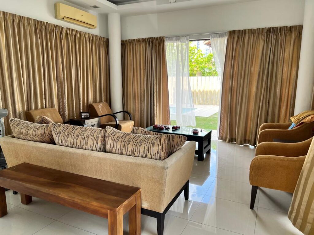 Large corner unit 2-storey bungalow at Banyan Close (11,119 ft2). Price: RM 2.7M (nego)