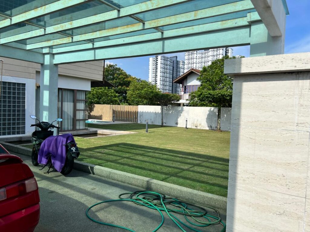 Large corner unit 2-storey bungalow at Banyan Close (11,119 ft2). Price: RM 2.7M (nego)